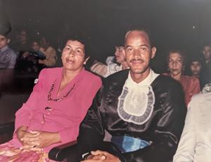 Cerimônia de colação de grau no curso de Educação Física pela Universidade Federal de Alagoas. Momento de felicidade e orgulho.

Geronice (mãe de Ricardo) e Ricardo.
